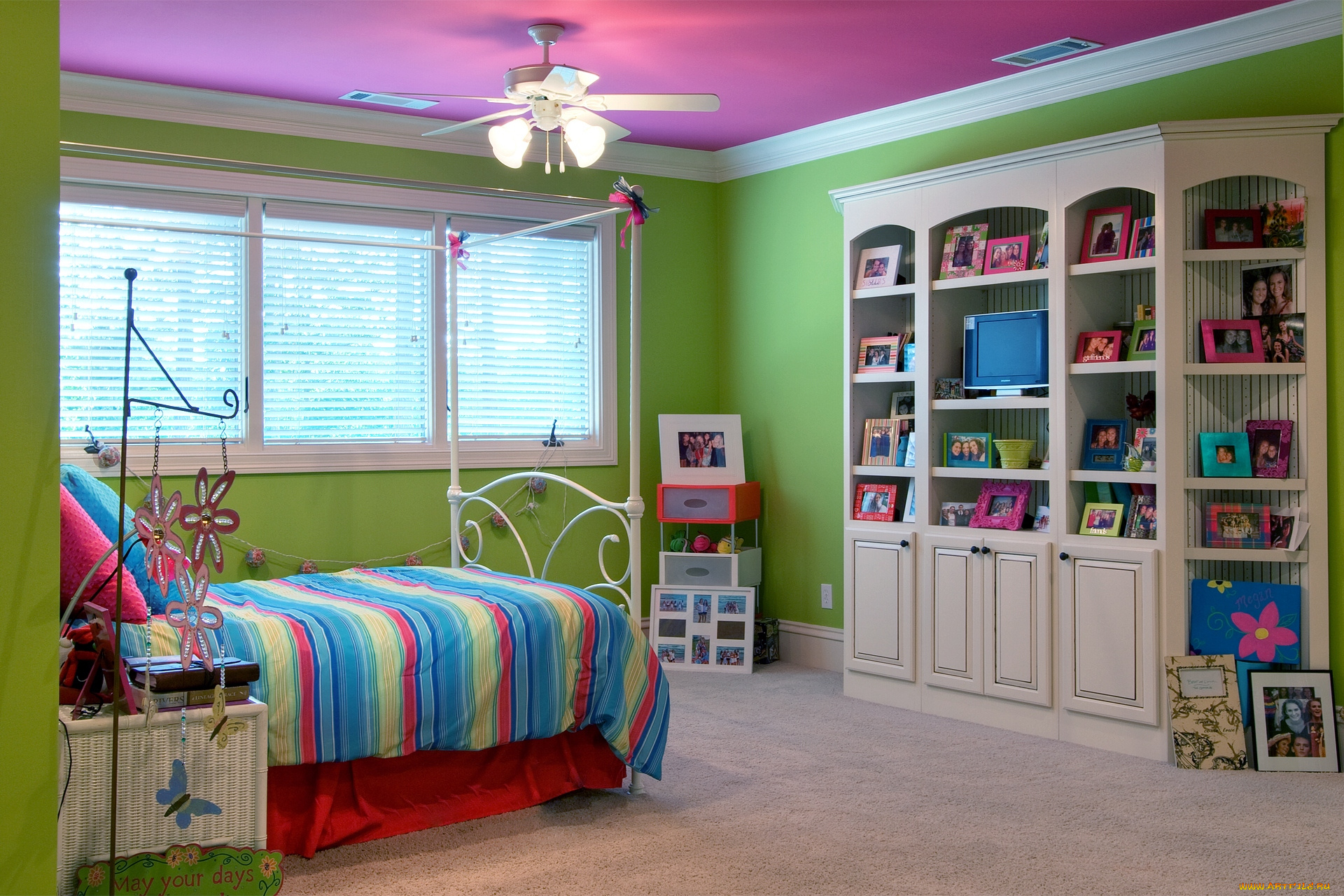 интерьер, детская, комната, яркий, стеллаж, кровать