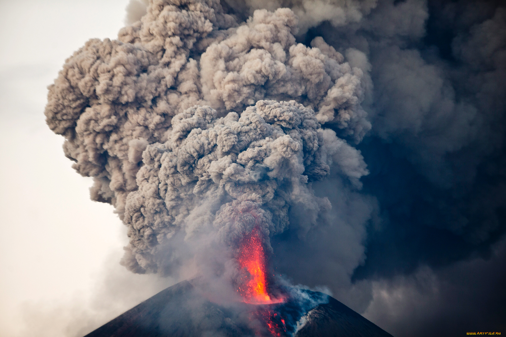 природа, стихия, вулкан, молния, тучи, кратер, небо, огонь, пепел, зарево, клубы, дым, лава, извержение