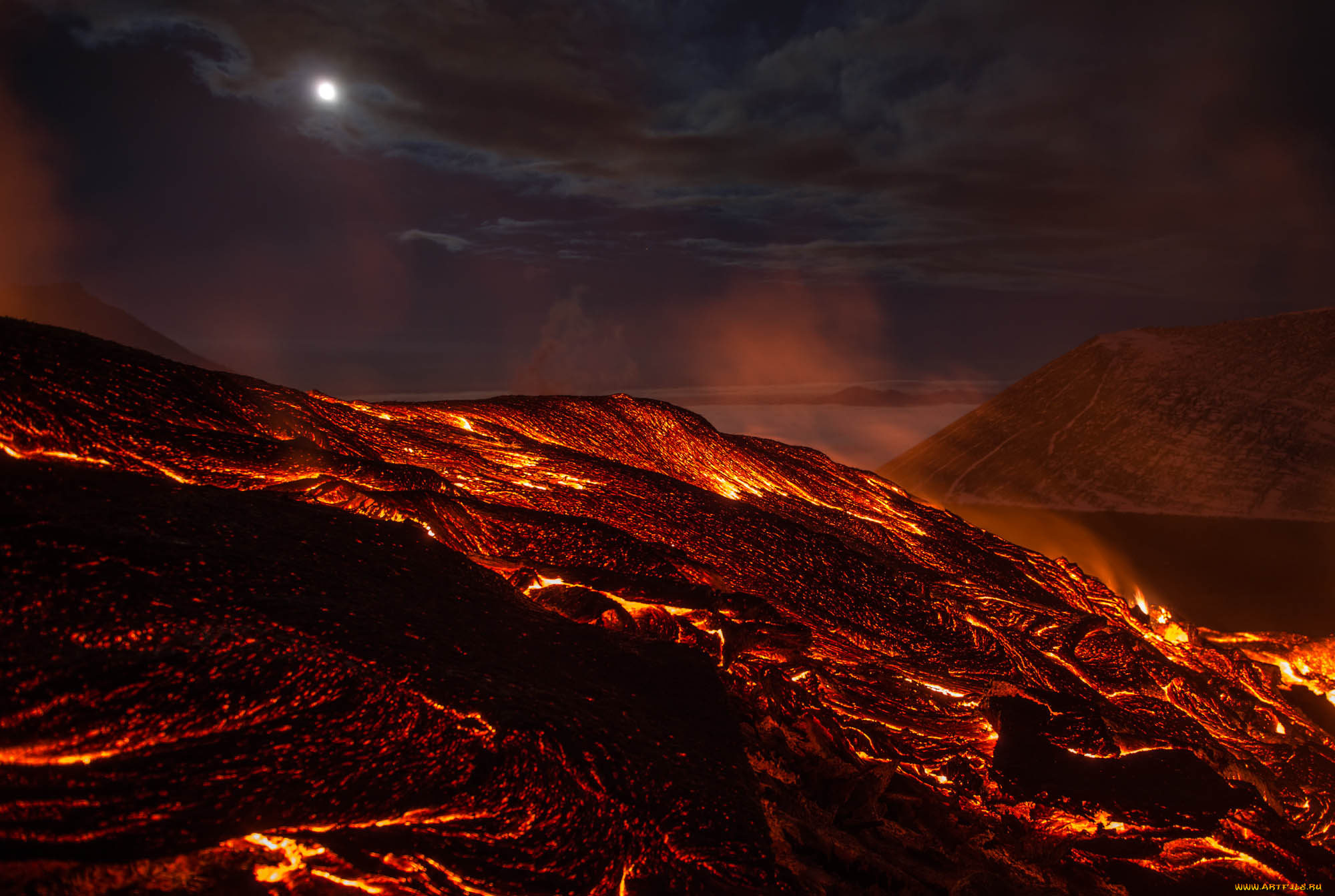 природа, стихия, тучи, кратер, небо, огонь, лава, вулкан, извержение, молния, дым, клубы, зарево, пепел
