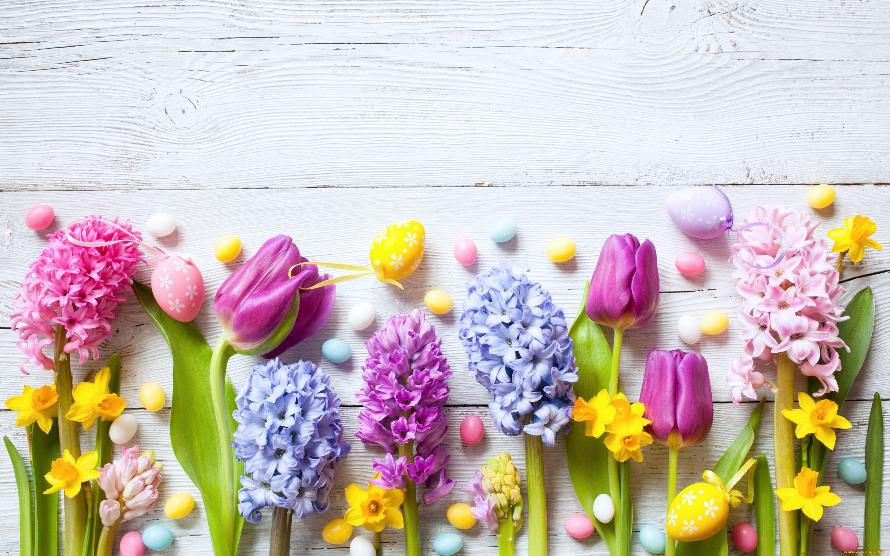 праздничные, пасха, wood, декор, цветы, eggs, жёлтые, flowers, праздник, тюльпаны, narcissus, candy, easter, гиацинты, нарциссы