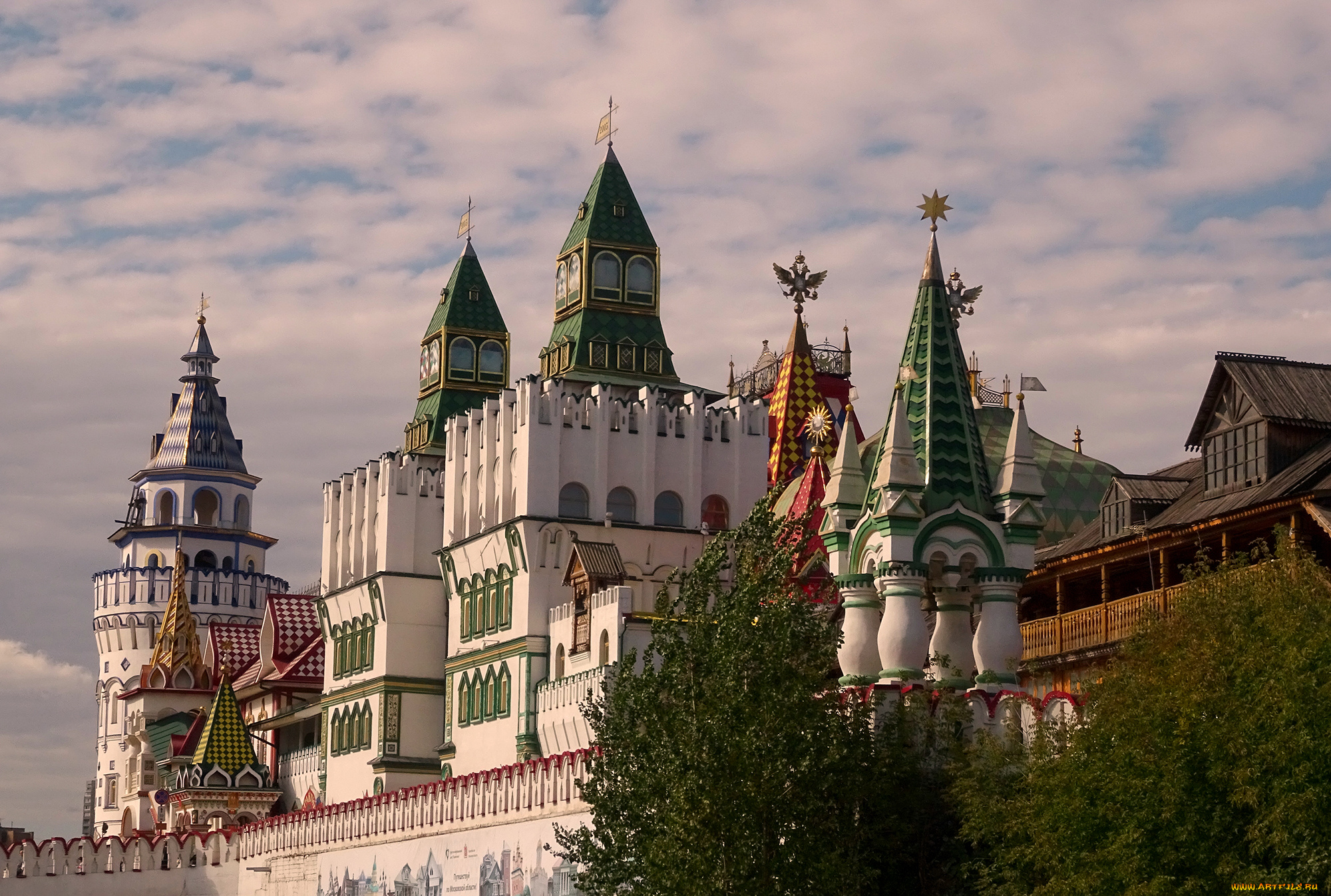 Измайлово г москва. Измайлово Кремль панорама. Город Мастеров Москва Измайлово. Кремль Измайлово колесо. Москва Измайлово 2000.