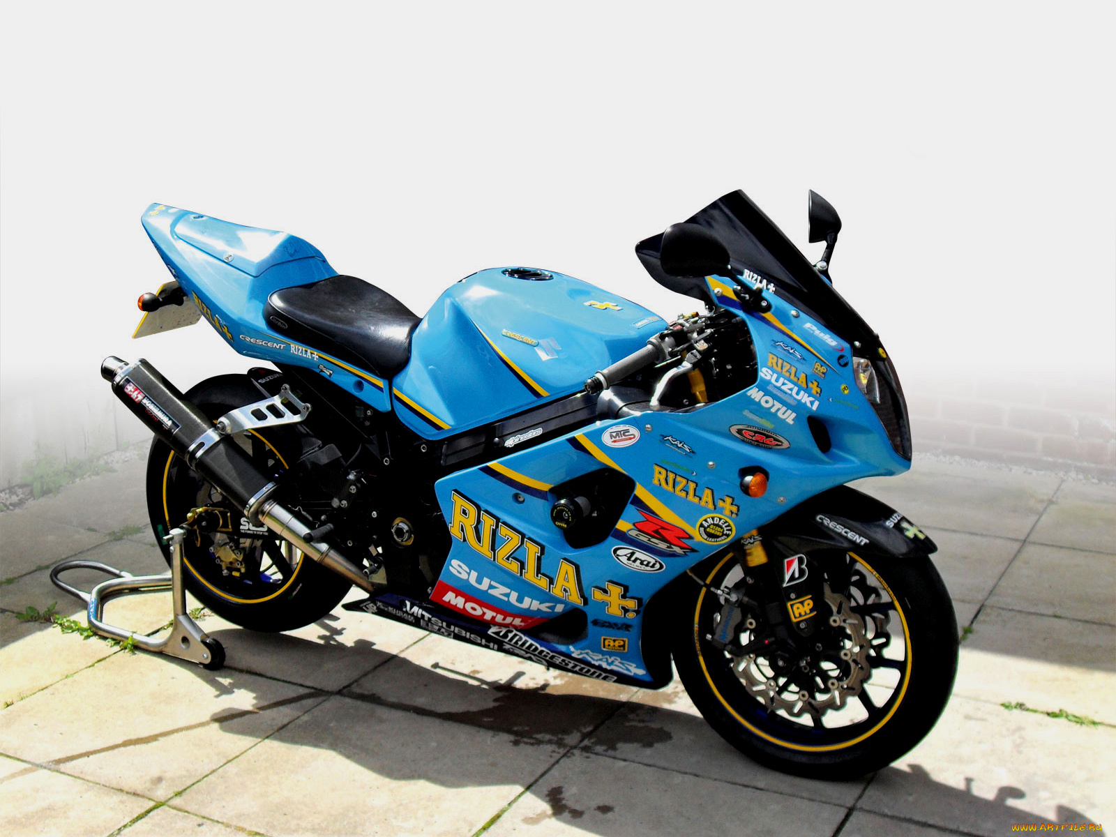 Купить сузуки 1000. Suzuki GSX R 1000 k3. Suzuki GSXR 1000 k4. Suzuki GSX-R 750 k3. Suzuki GSX r1000 к4.