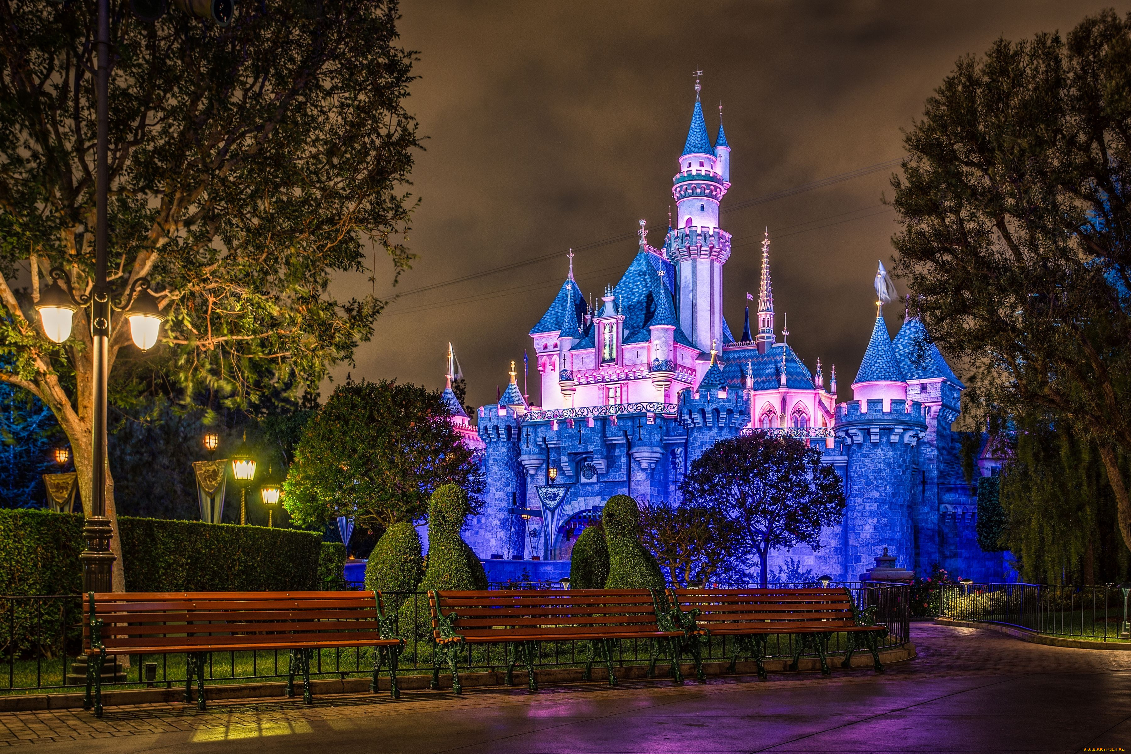 Дворец развлечений. Замок спящей красавицы Disneyland. Замок Диснейленд Калифорния. Дворец Золушки Диснейленд. Замок Диснейленд (Анахайм).
