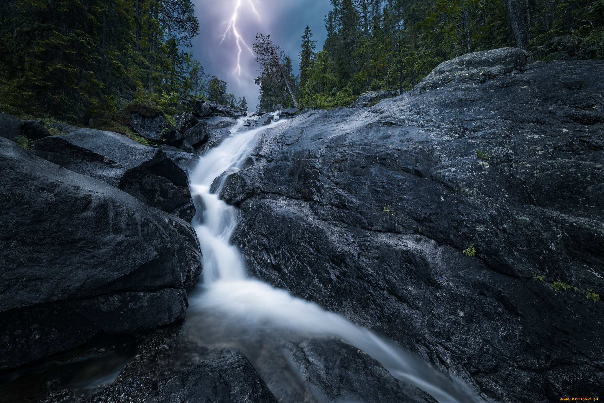 природа, водопады, гроза, лес, скалы, молния, водопад, норвегия, norway, васфарет, vassfaret