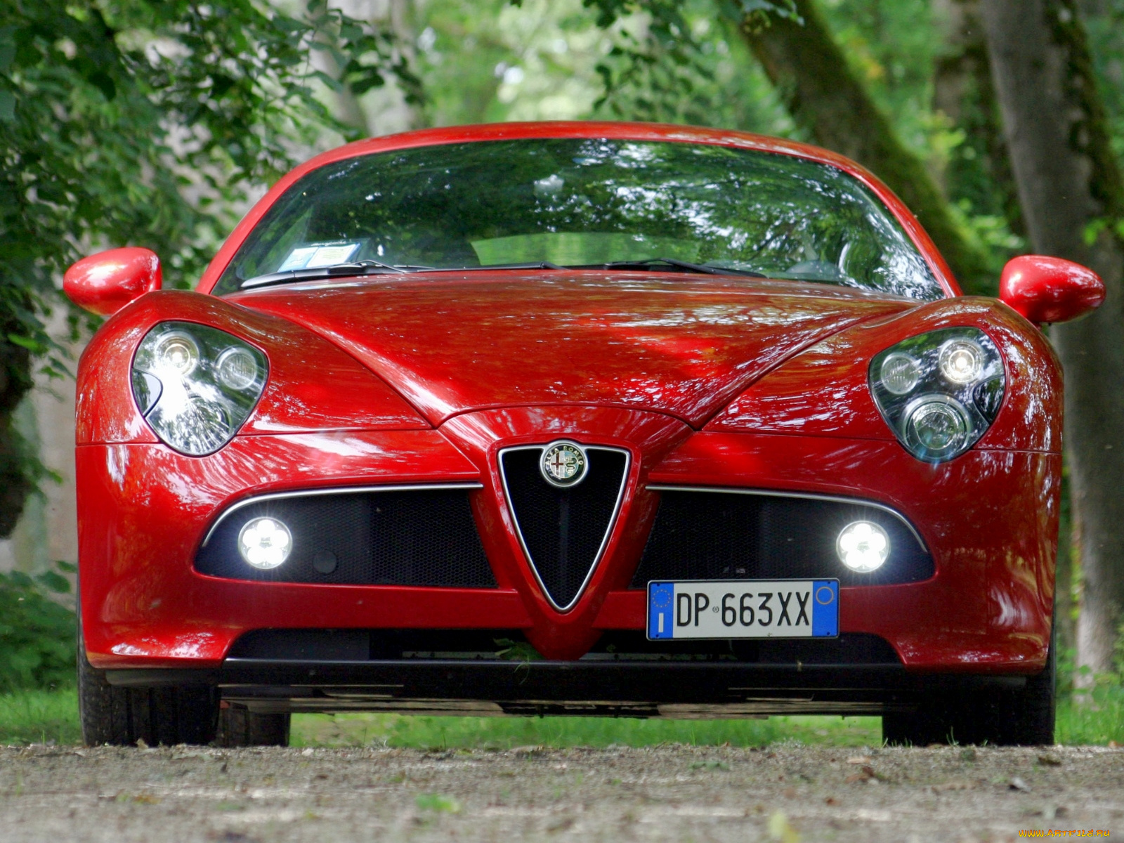 Alfa Romeo 8c белая