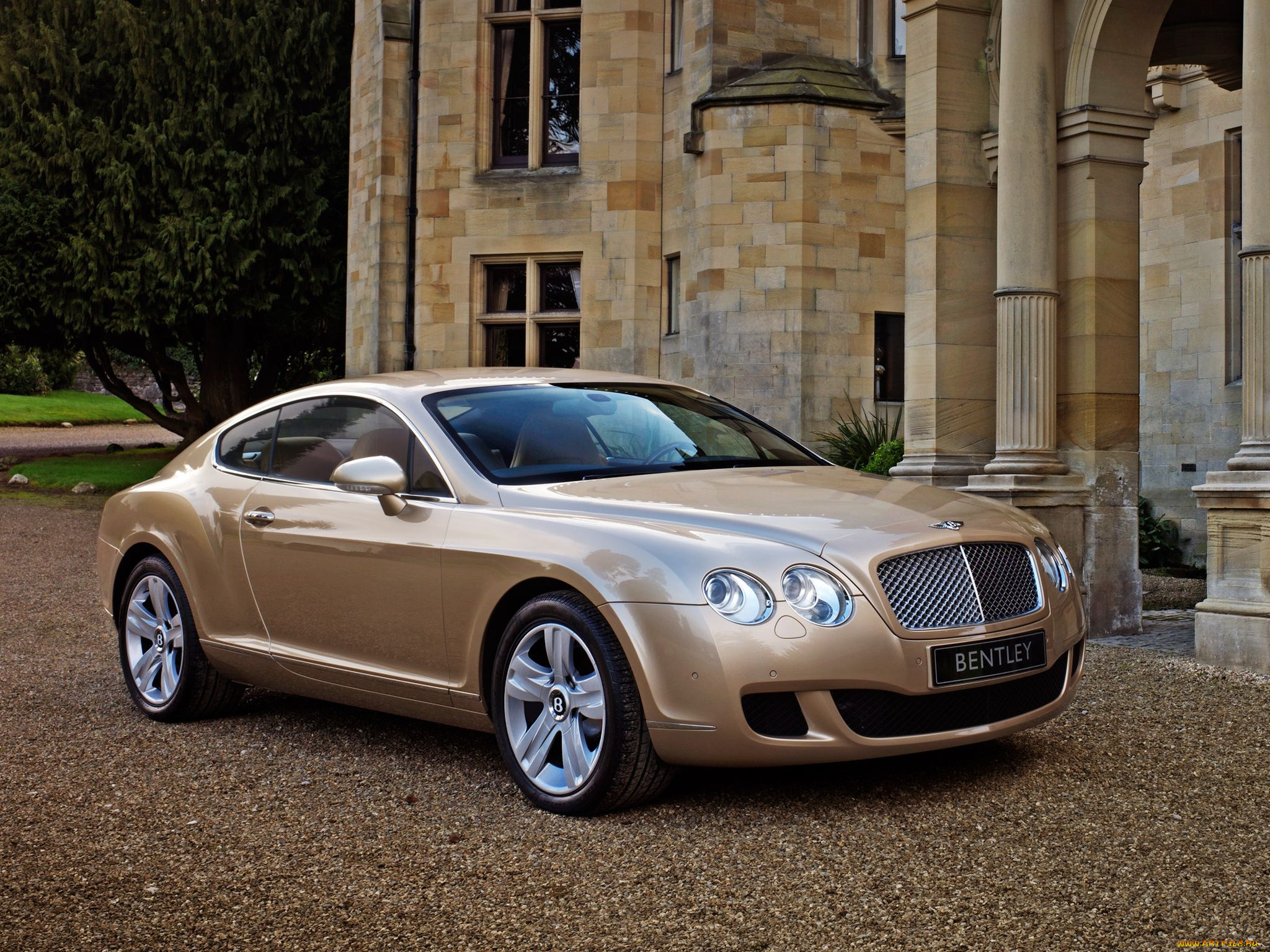 Название дорогой машины. Бентли Континенталь 2007. Бентли Континенталь золотой. Bentley Continental gt 2007. Бентли Континенталь gt бежевый.