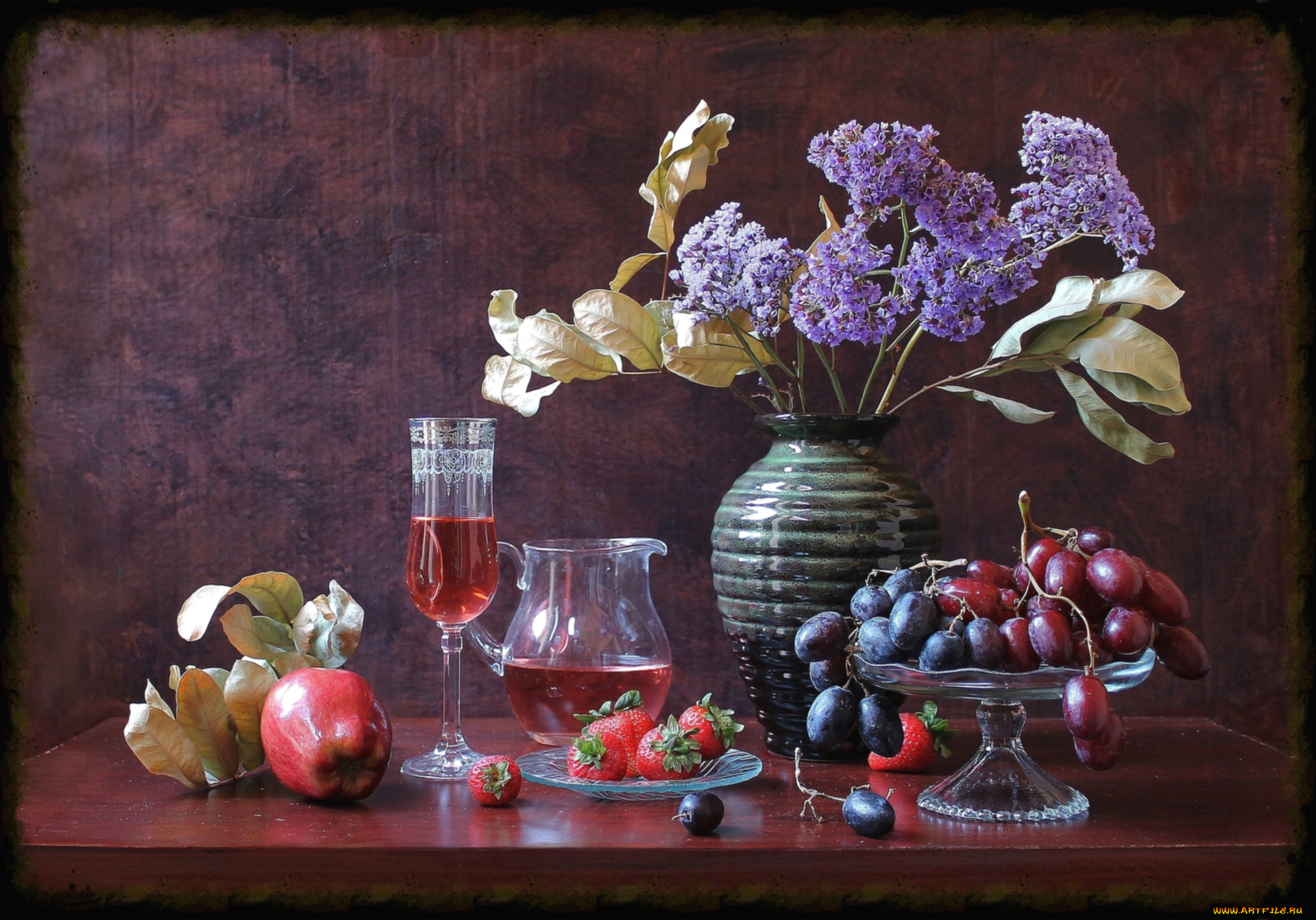 еда, натюрморт, кувшин, цветы, яблоко, клубника, виноград