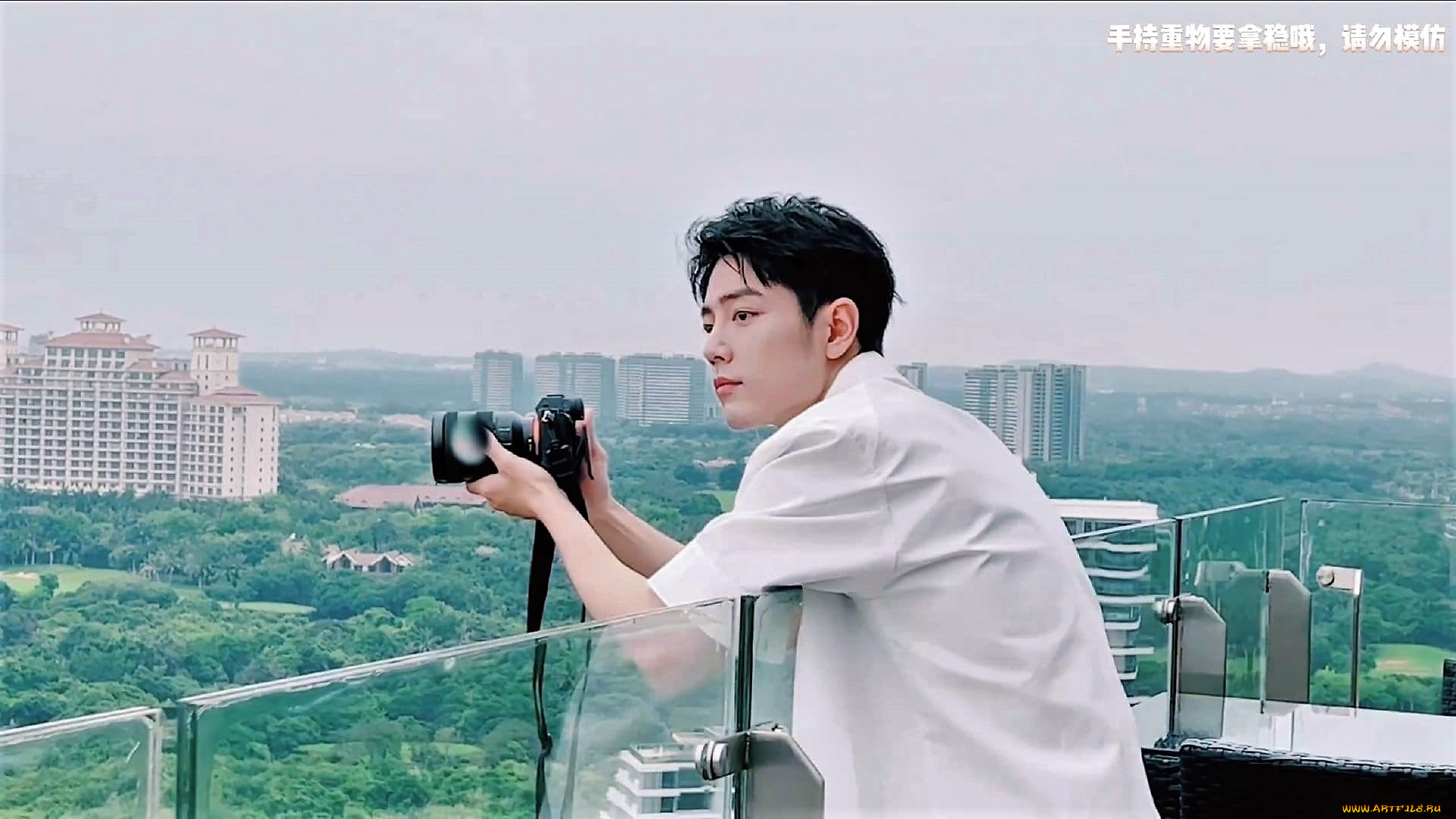 мужчины, xiao, zhan, рубашка, фотоаппарат, балкон, город, панорама