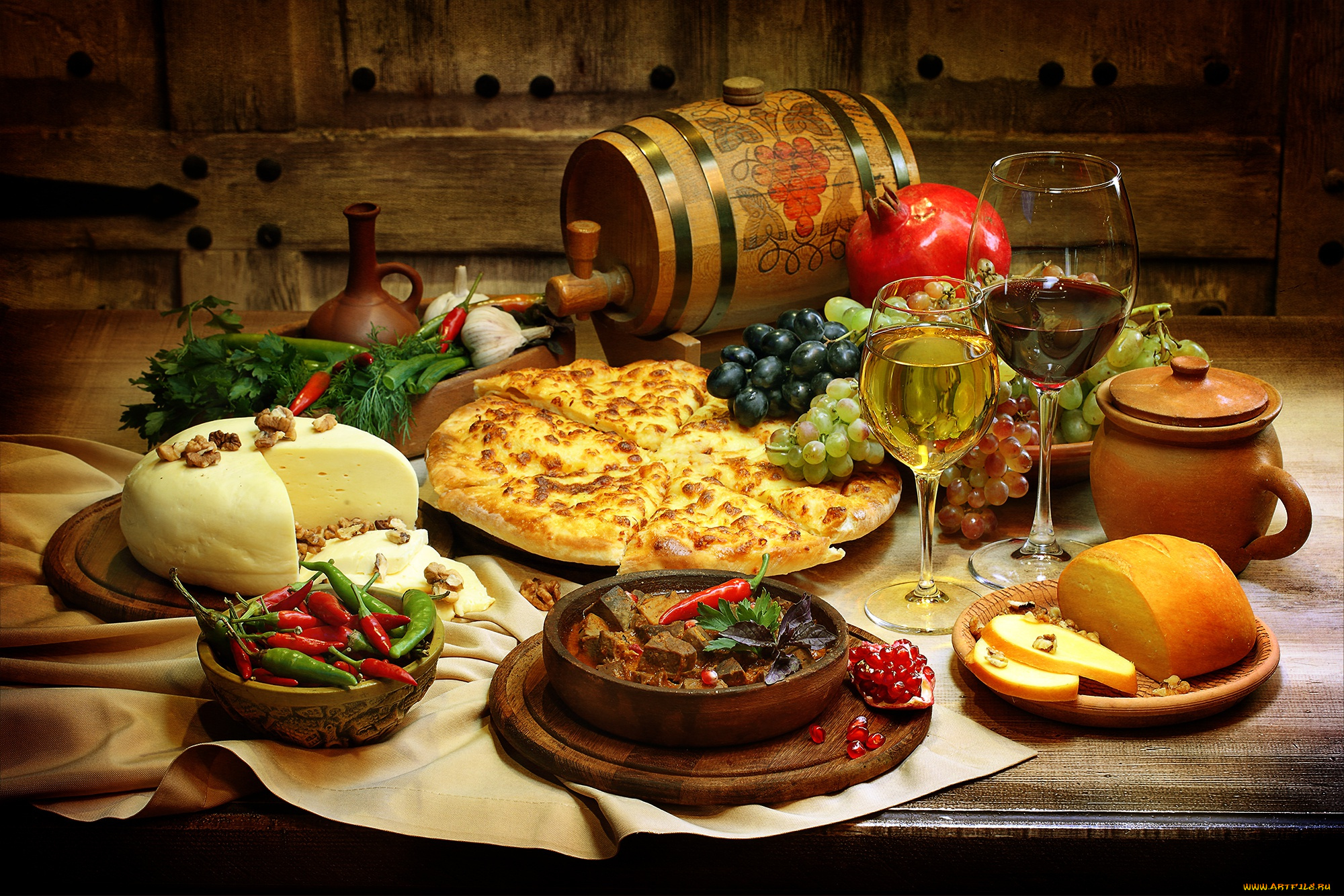 еда, пицца, гранат, овощи, вино, хачапури, бокалы, виноград, сыр, зелень, ассорти, бочонок, блюда, перец, стол