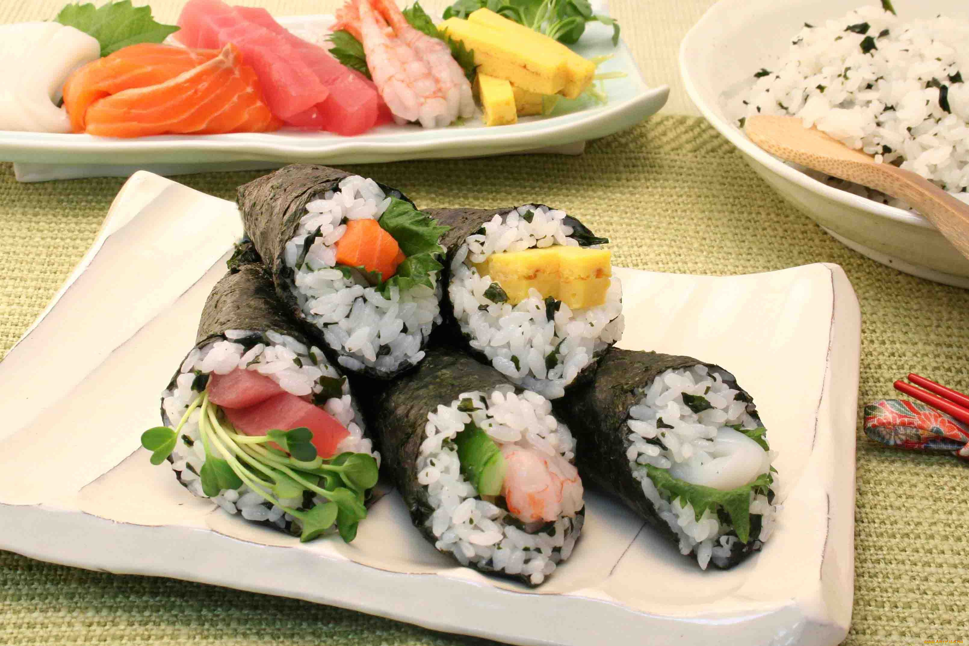 Японская кухня, ролы с рыбой без смс