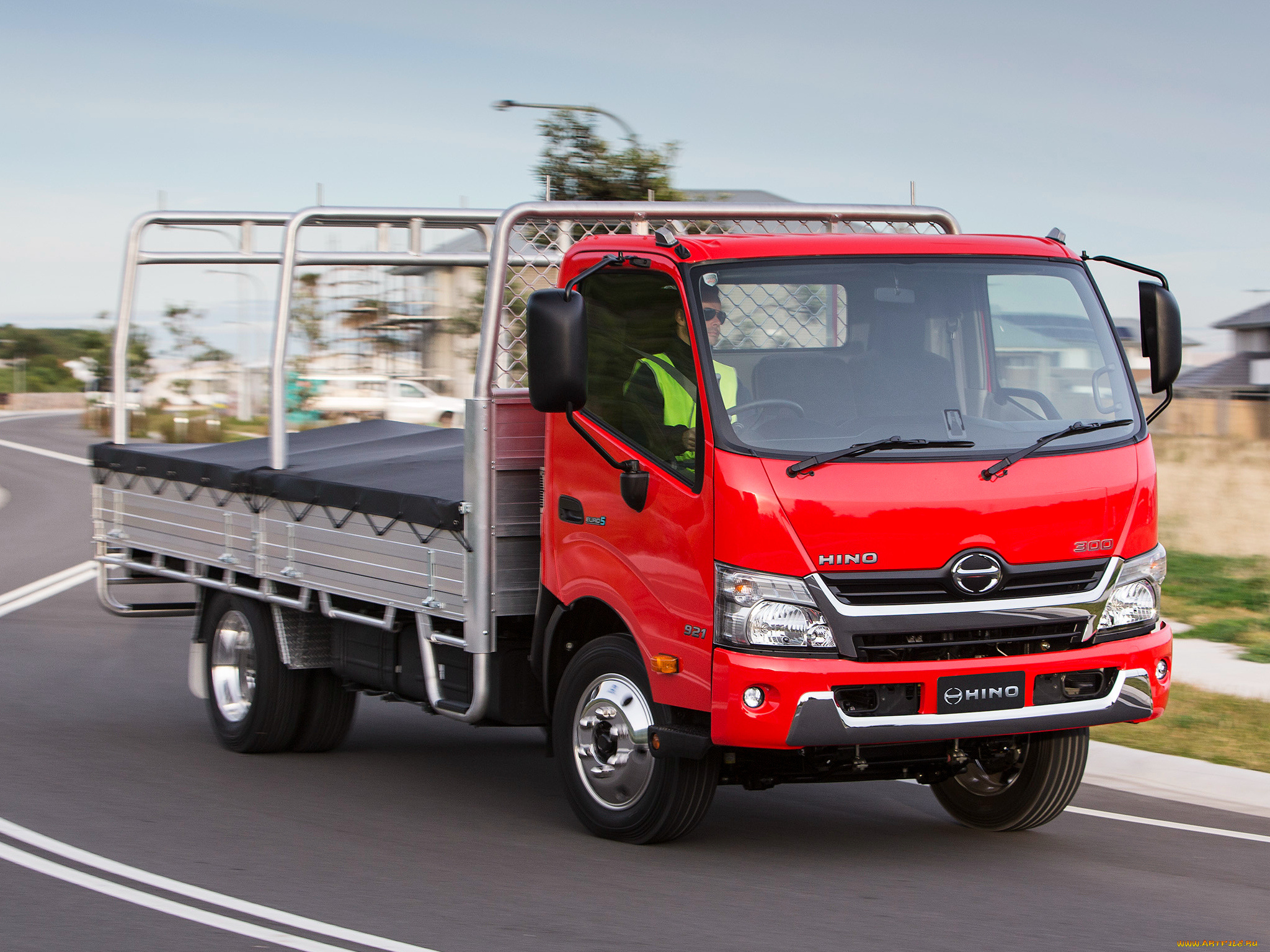 Автомобиль hino. Хино 300. Грузовой автомобиль Хино 300. Малотоннажные Грузовики Hino. Хино 300 2017.