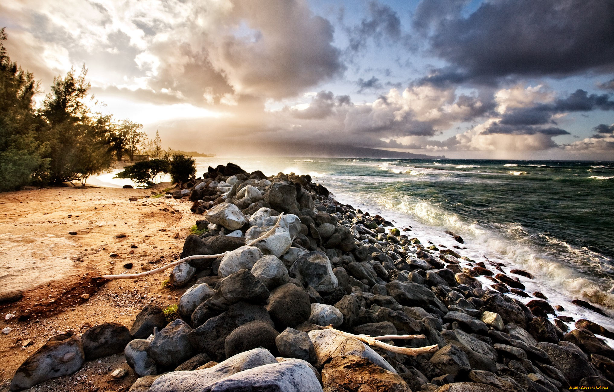 baldwin, beach, paia, maui, природа, побережье, океан, пляж, камни, песок, волны, тучи, деревья