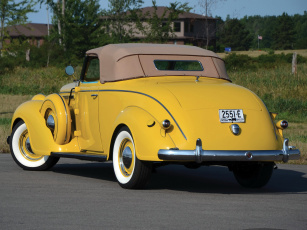 Картинка автомобили классика convertible imperial chrysler 1938г желтый c-19 coupe