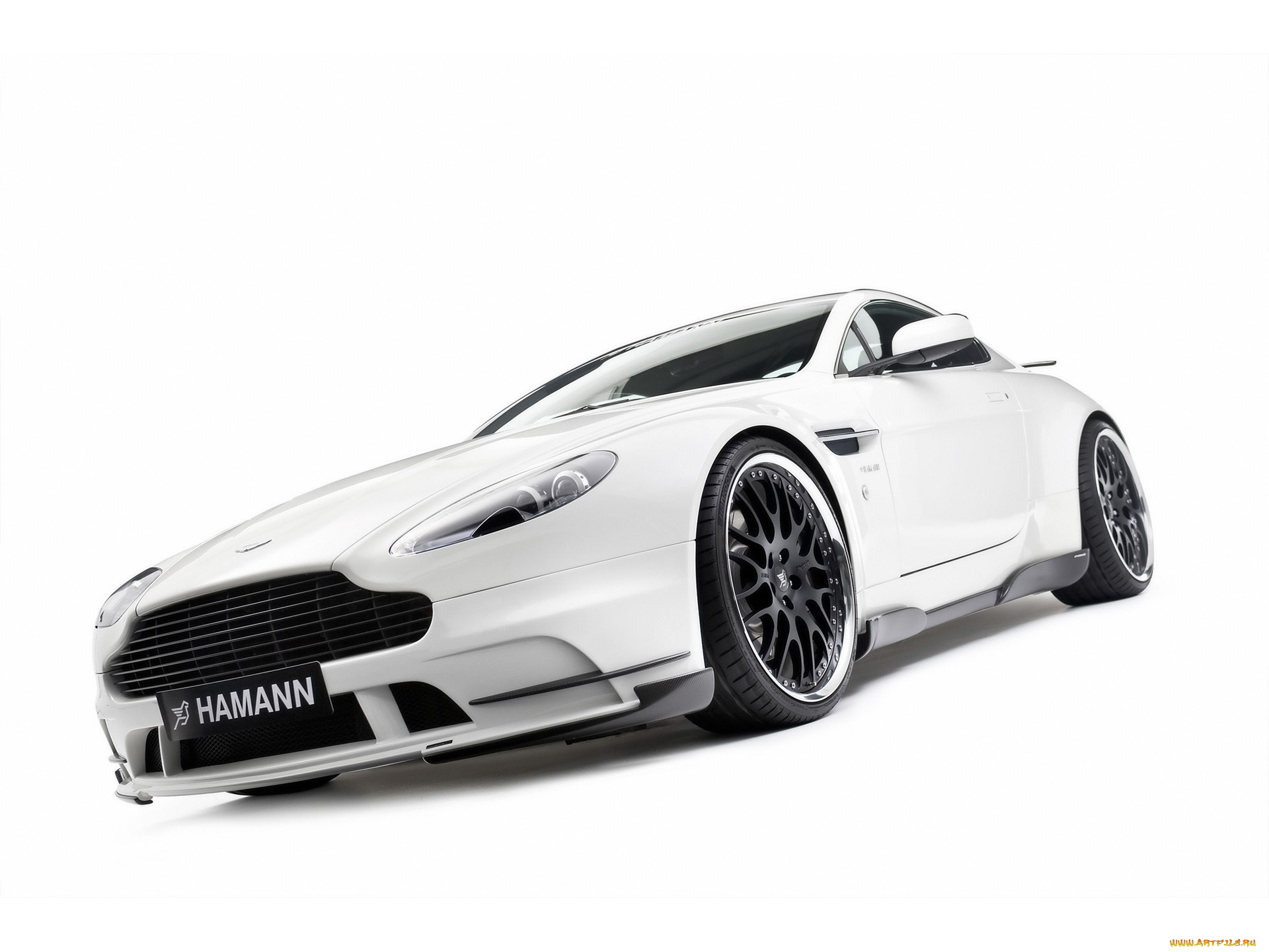 белый автомобиль Aston Martin бесплатно