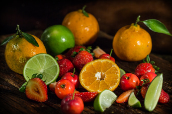 Картинка еда фрукты +ягоды цитрусы ягоды мандарины клубника лайм