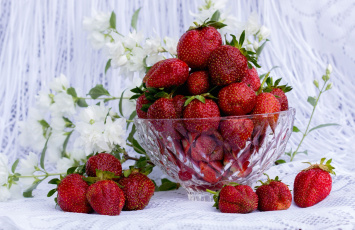 Картинка еда клубника +земляника ягоды цветы