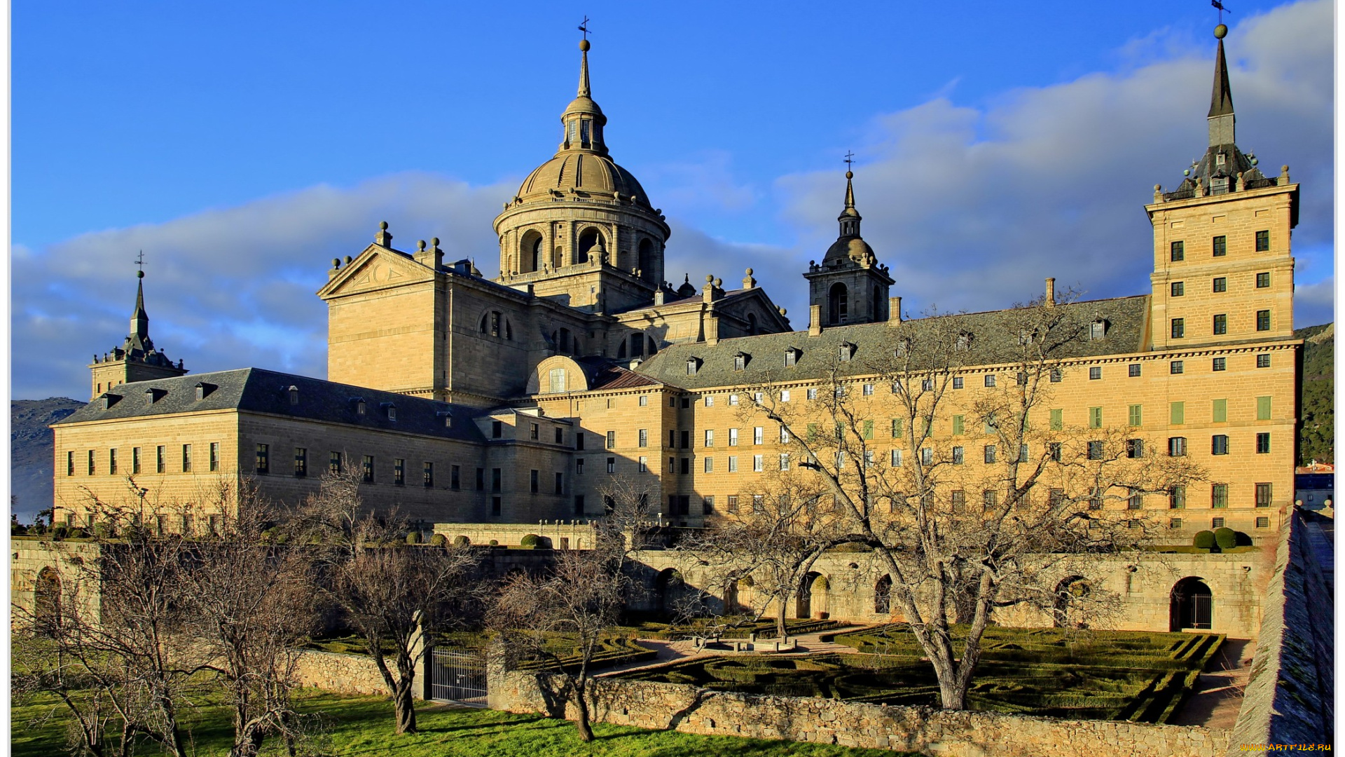 Escorial Monastery, Madrid, Spain скачать