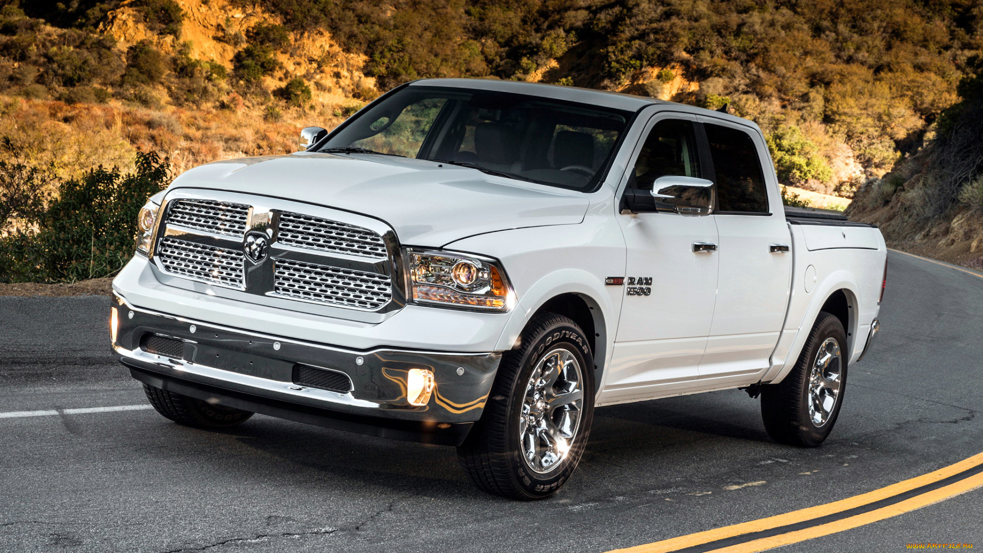 Почему рам. Dodge Ram 2015. Dodge Ram 1500. Dodge Ram 1500 белый. Додж рам 1500 2015.