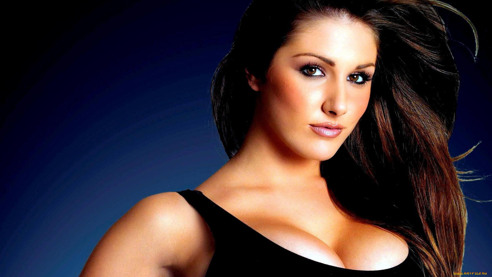 Lucy, Pinder, девушки
