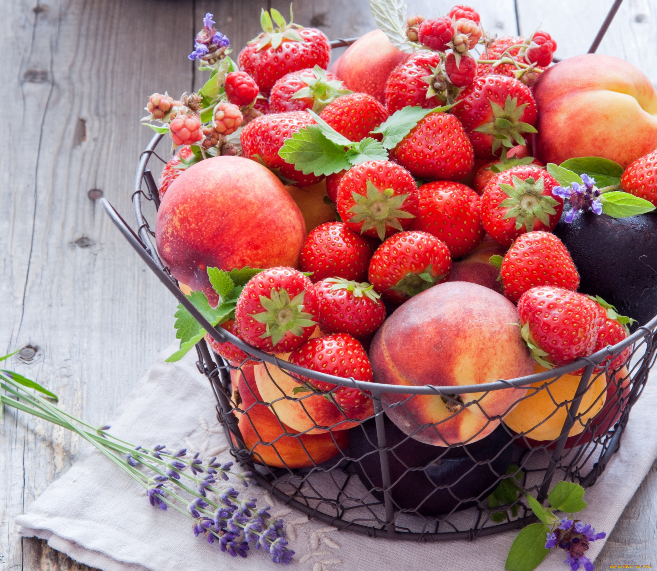 еда, фрукты, , ягоды, персики, клубника, красота, корзинка, сливы, малина