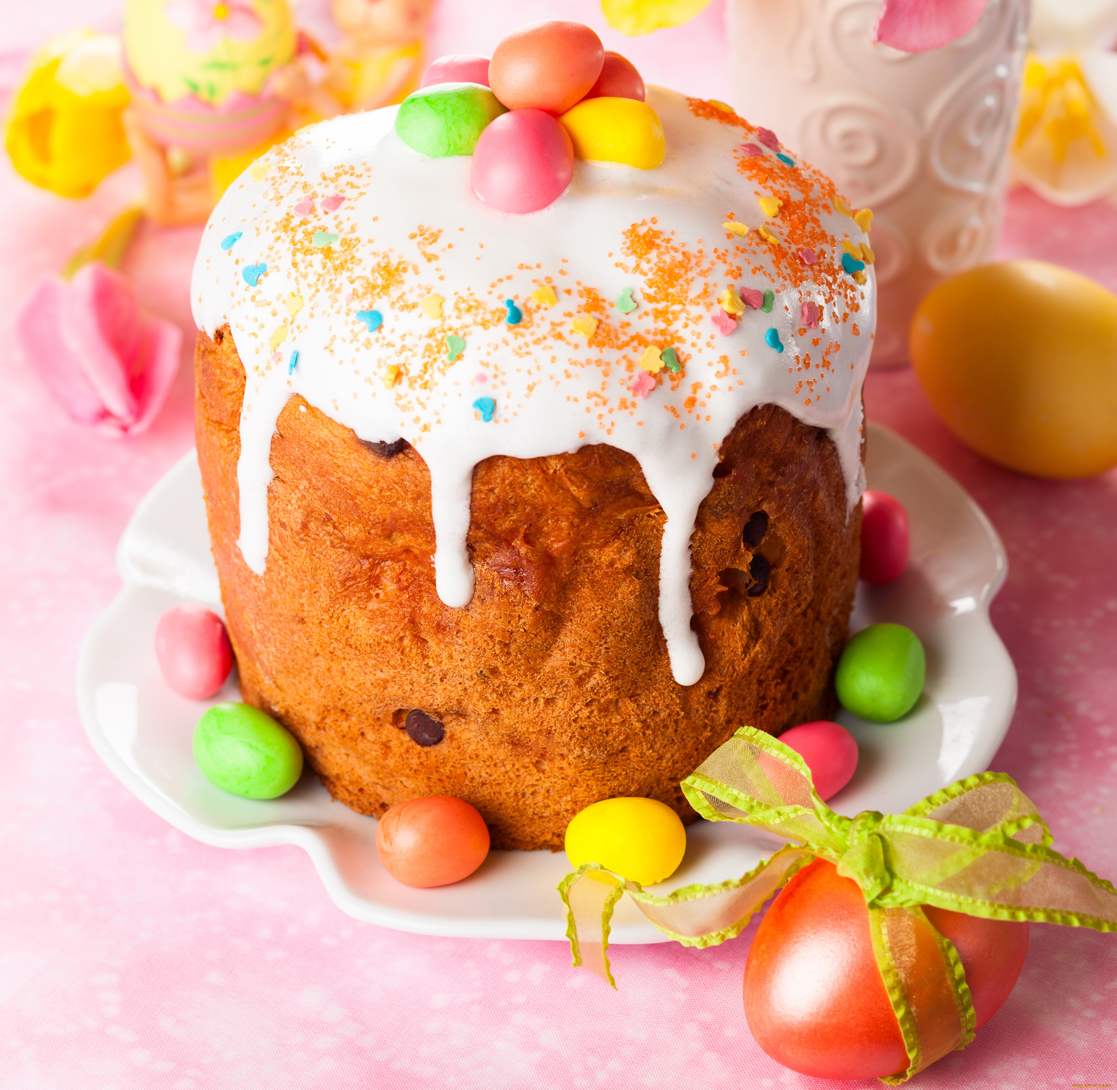 Как называется кулич на пасху. Easter Cake кулич. Пасхальные яйца и куличи. Кулич и яйца. Кулич для детей.