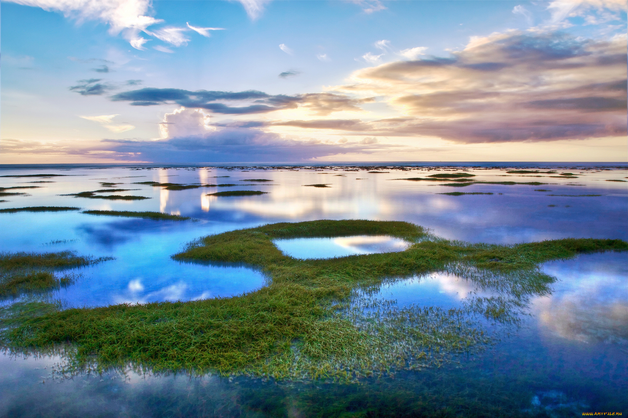 Море река вода. Лагунные озера. Река море. Красивые виды воды. Озера моря океаны.