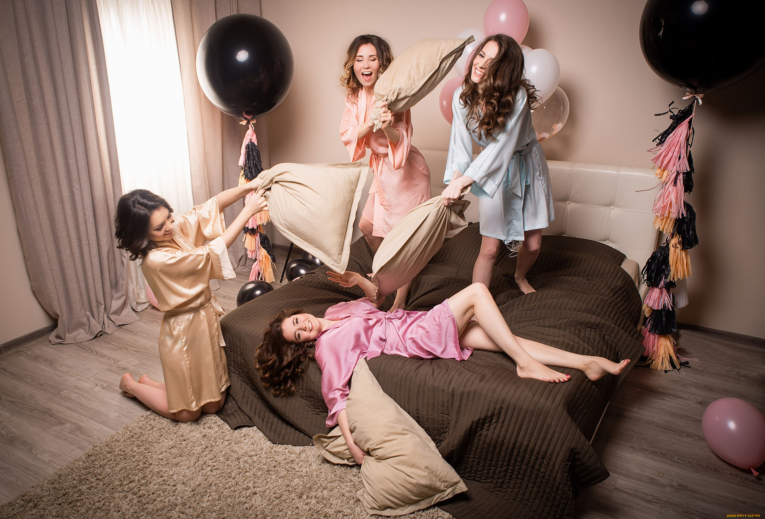 девушки, -unsort, , группа, девушек, диван, веселье, подушки, подруги, шары