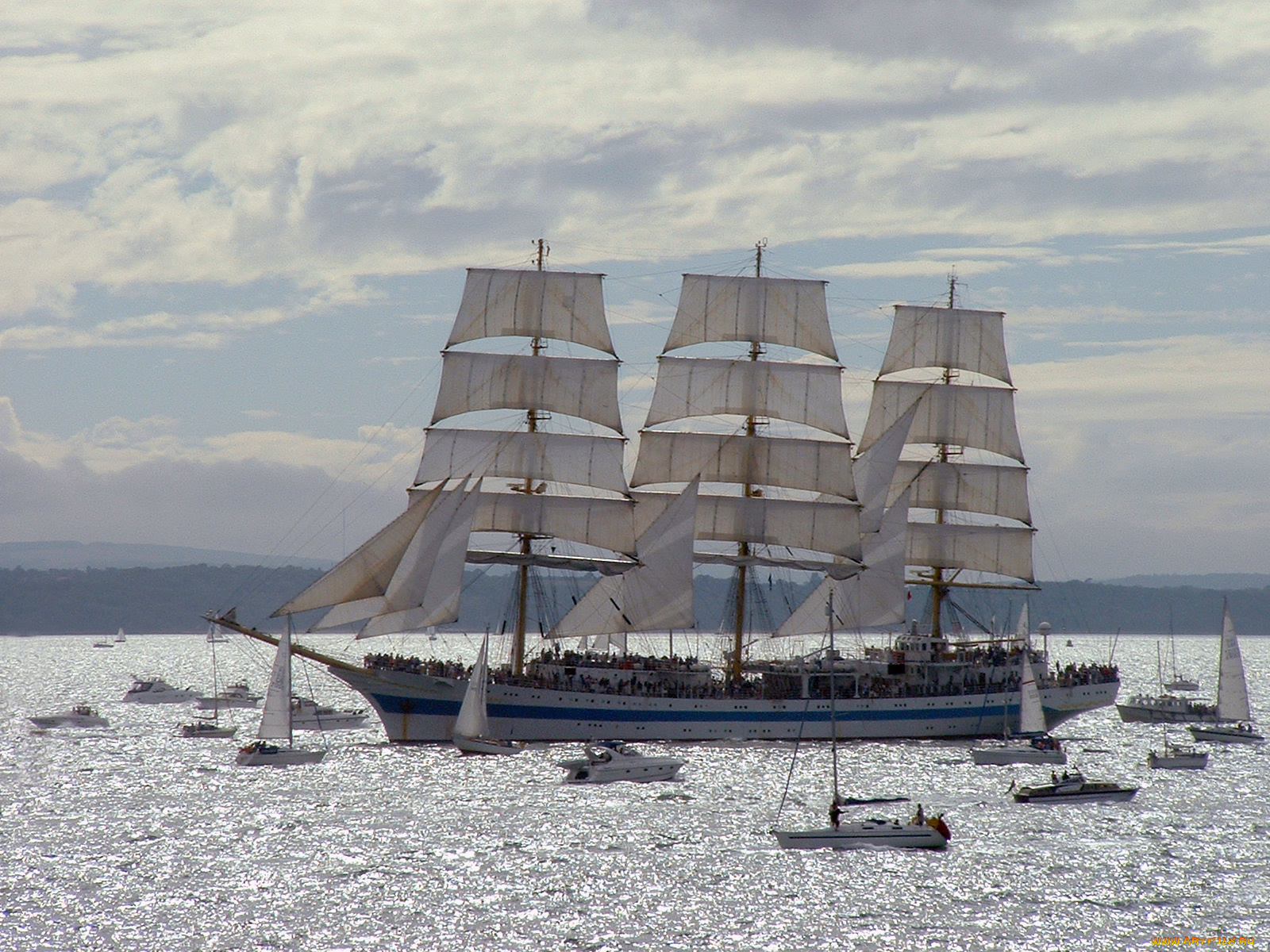 корабли, разные, вместе