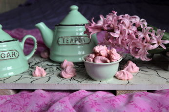 Картинка еда конфеты +шоколад +сладости сладость чайник посуда натюрморт бизе