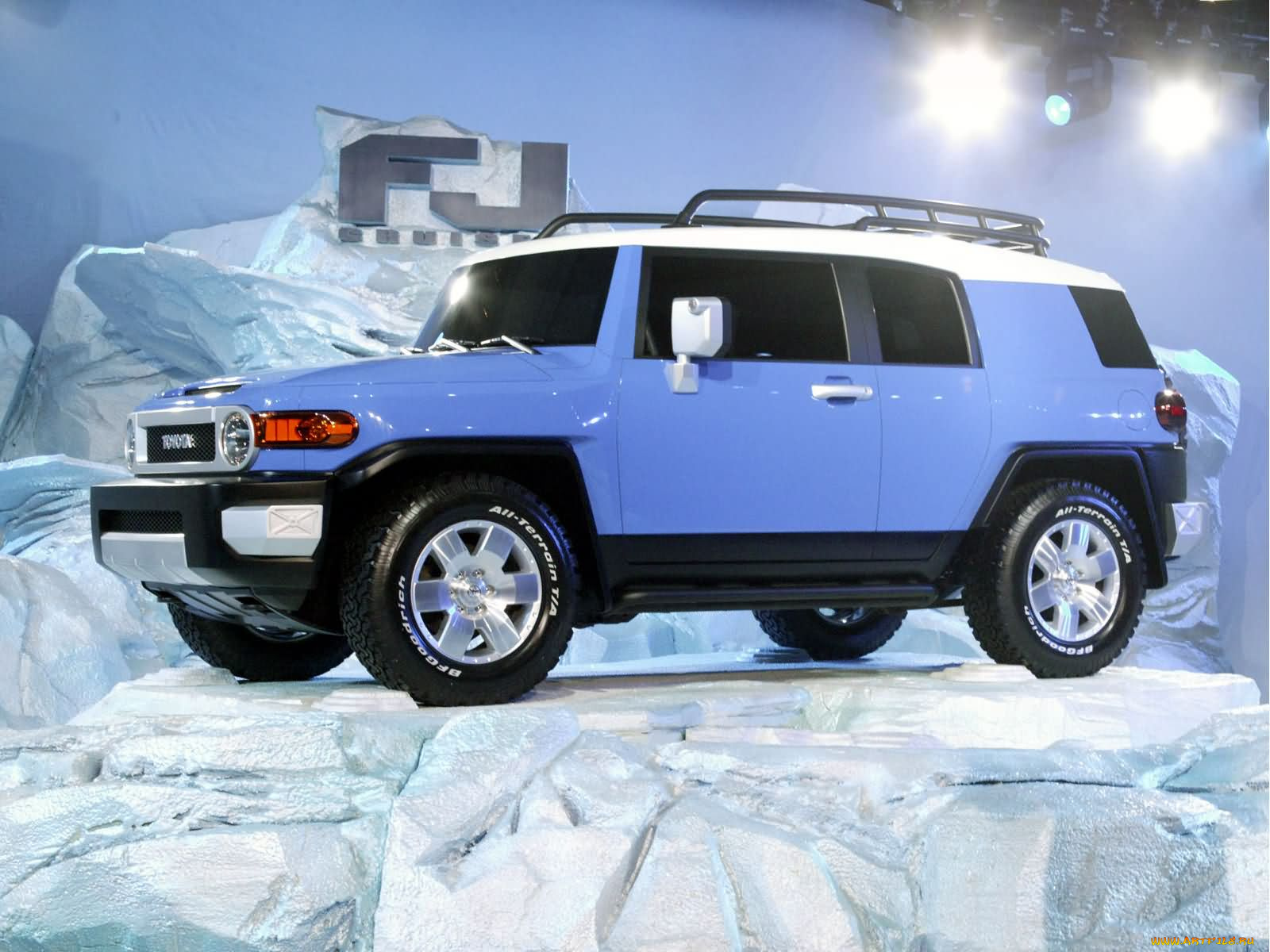 Toyota cruiser фото. Toyota FJ Cruiser Модельный ряд. Машины Toyota FJ Cruiser 2059 года. Новый Тойота ФЖ Крузер 2022. Внедорожники Тойота FJ Cruiser старый.