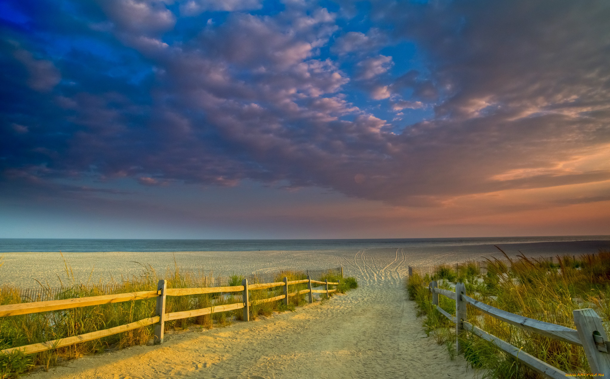 природа, побережье, цветное, небо, горизонт, заборчик, следы, песок, пляж, океан