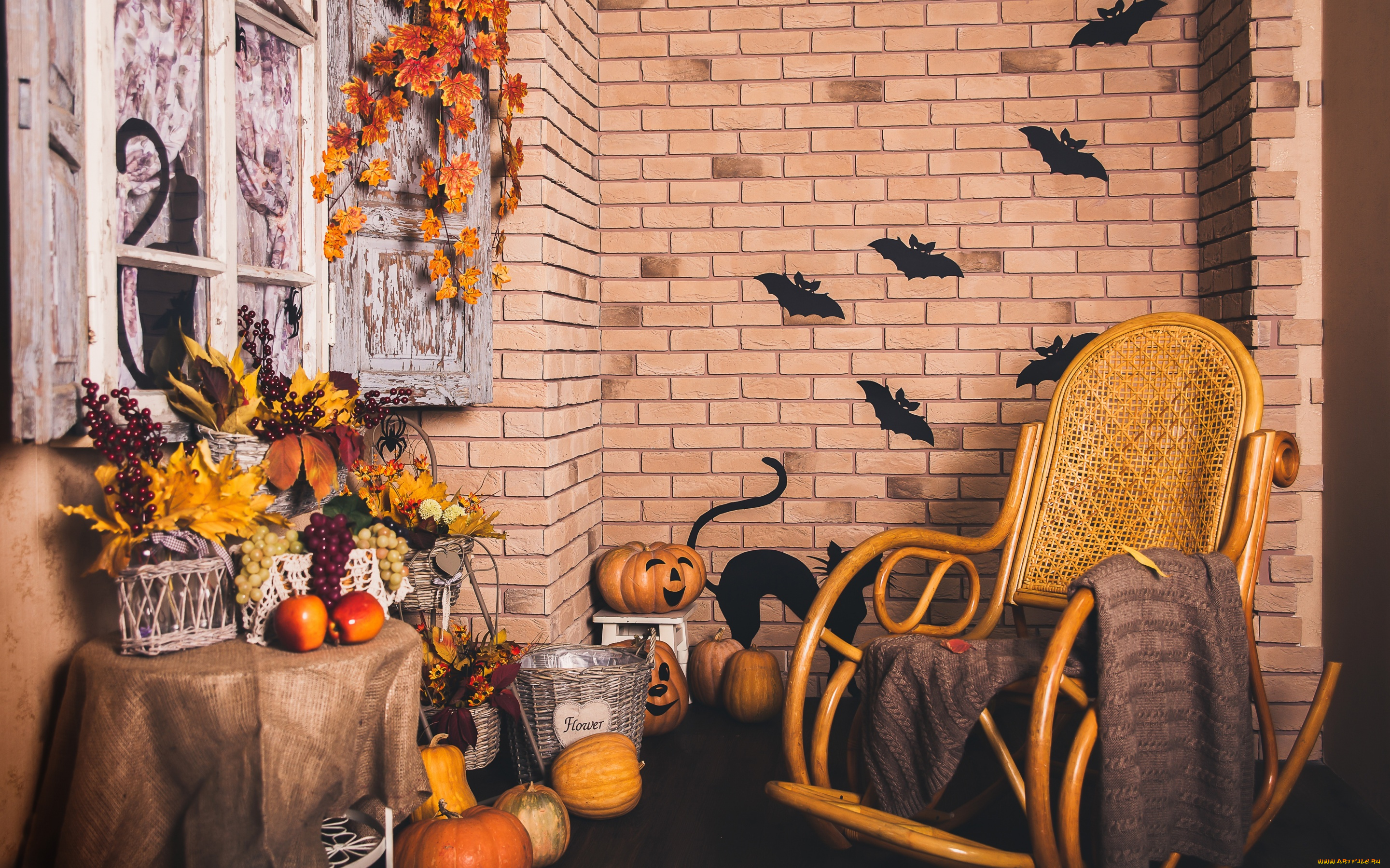 праздничные, хэллоуин, pumpkin, корзина, тыква, кирпич, interior, autumn, окно, grapes, holidays, осень, виноград, кресло, листья, halloween, стена