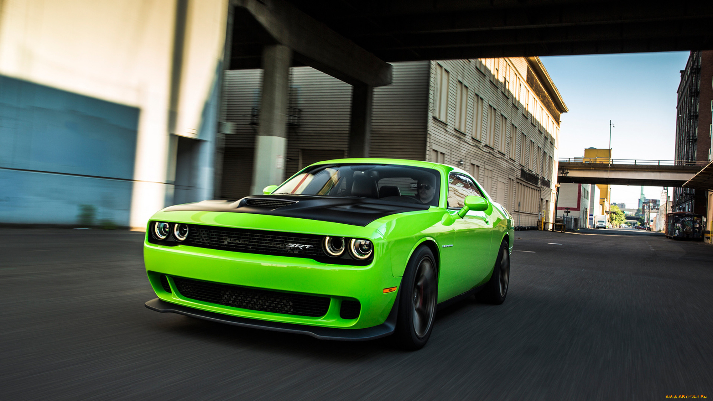 Додж челленджер срт. Додж Челленджер. Dodge Challenger 2015. Dodge Challenger srt Hellcat 2015. Dodge Challenger Hellcat 2015.