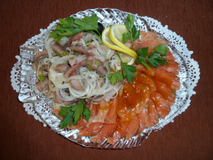 Картинка еда рыба +морепродукты +суши +роллы лук зелень лимон лосось селедка