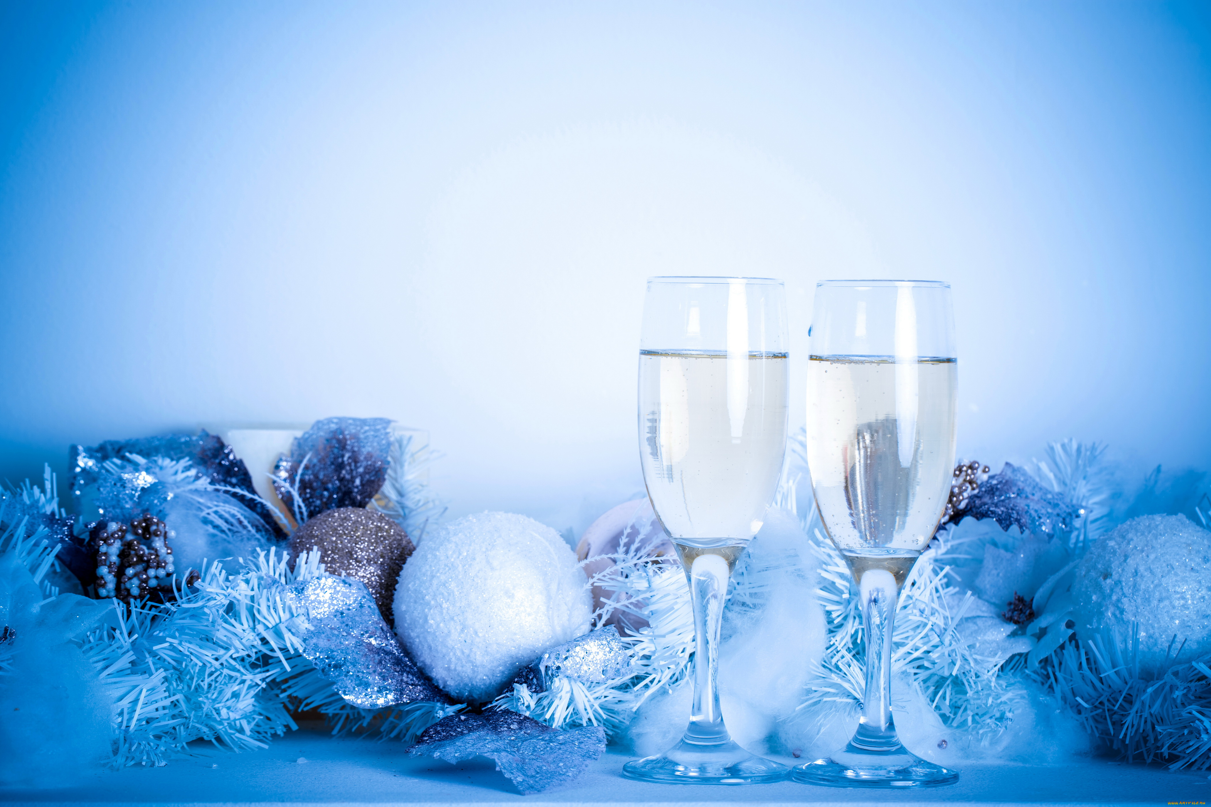 праздничные, угощения, шампанское, бокалы, мишура, шарики